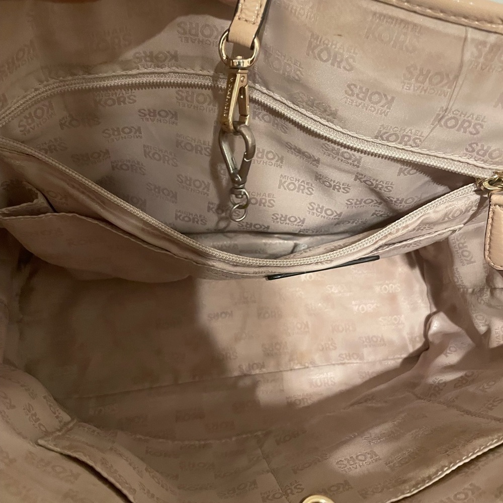 Micheal Kors Patent Signature Jet Set Travel Tote - Picture 6 of 7